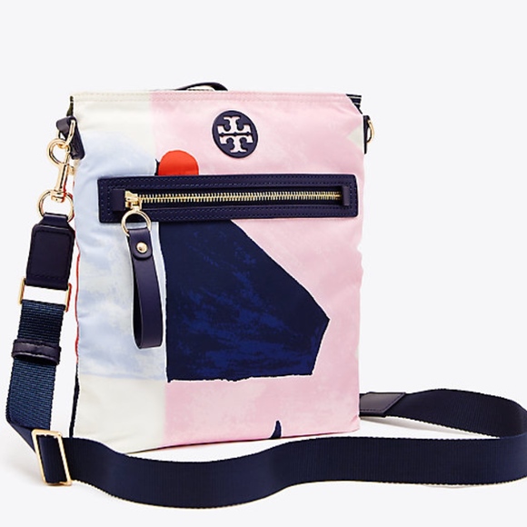 Tory Burch Handbags - ❤️1/9 HP❤️TORY BURCH Tilda Printed Nylon Swingpack